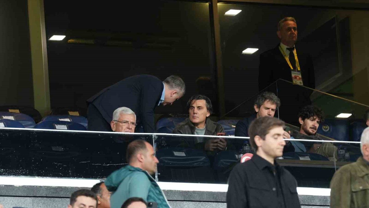 Bakan Bak ile Montella, Fenerbahçe-Nice maçını takip etti
