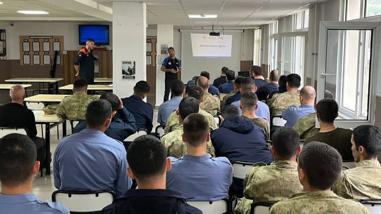 AFAD’dan Deniz Kuvvetleri personeline afet eğitimi
