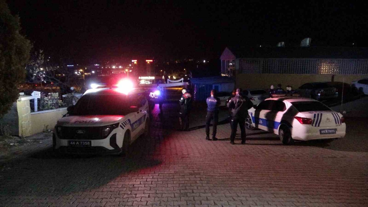 Malatya’da düğün salonunda silahlı kavga: 4 yaralı
