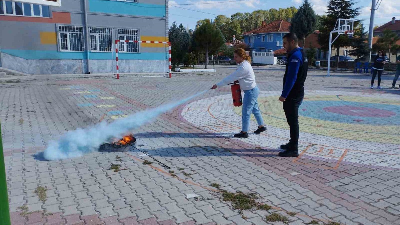 AFAD’dan okullarda yangın ve deprem tatbikatı
