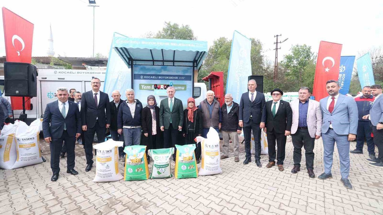 3 bin 500 çiftçiye bin 420 ton yem bitkisi tohumu desteği
