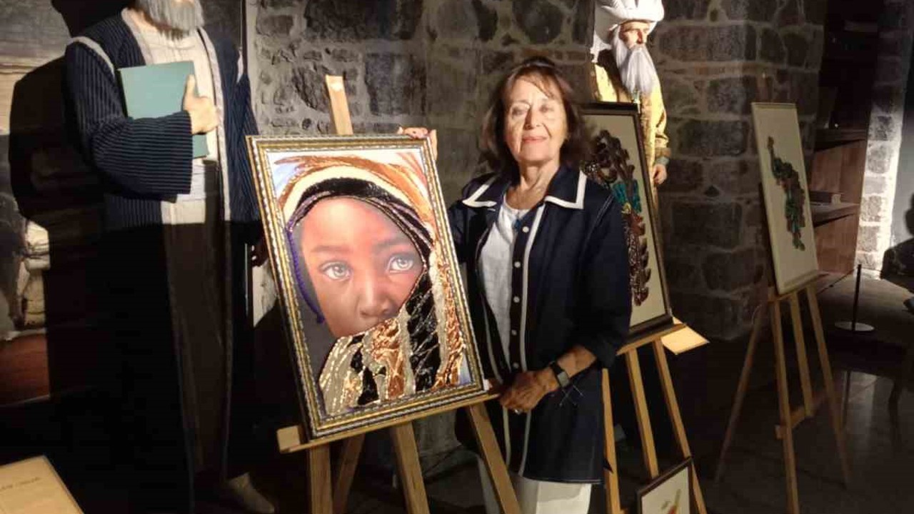 Çivi ile Telin Aşkı: Sabırla ilmek ilmek dokunan eserler sanatseverlerle buluşuyor
