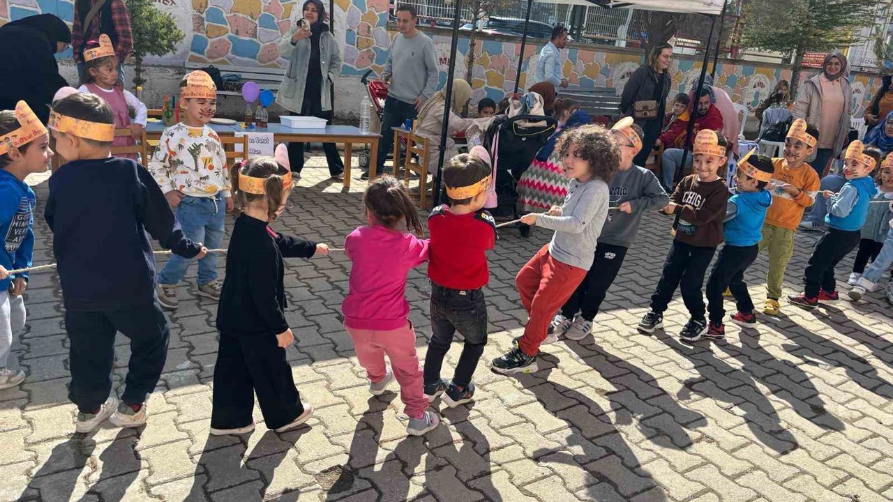 Emet Gülten Dayıoğlu Anaokulu’nda eğitim şenliği
