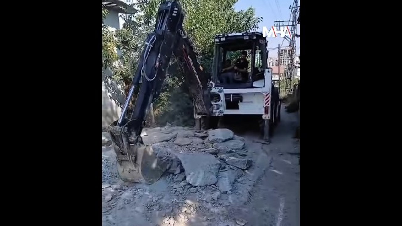 BETONU SOKAĞA DÖKÜP GİTTİ, MUHTAR ATEŞ PÜSKÜRDÜ!