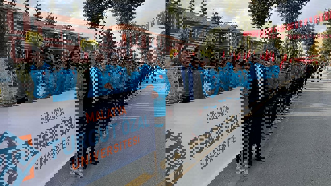 MTÜ'lü Genç Sporculardan Cumhuriyet'in 102. Yılına Yakışır Yürüyüş