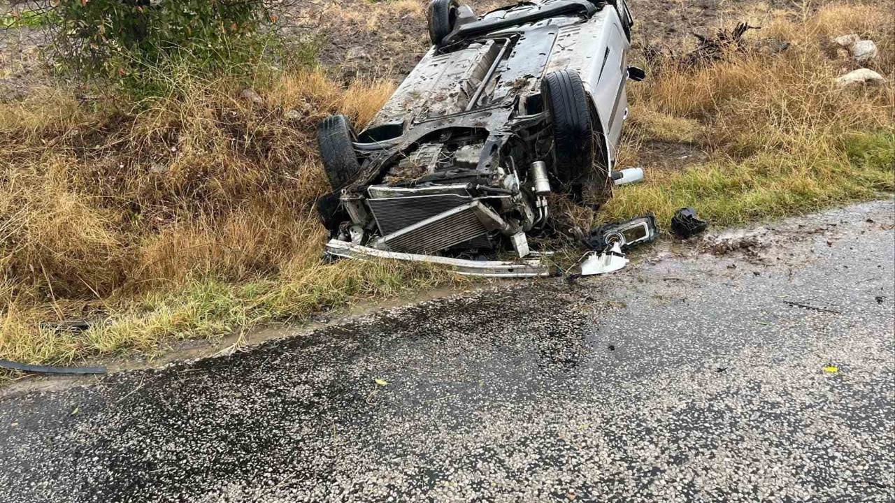 Takla atan otomobilde 3 kişi yaralandı
