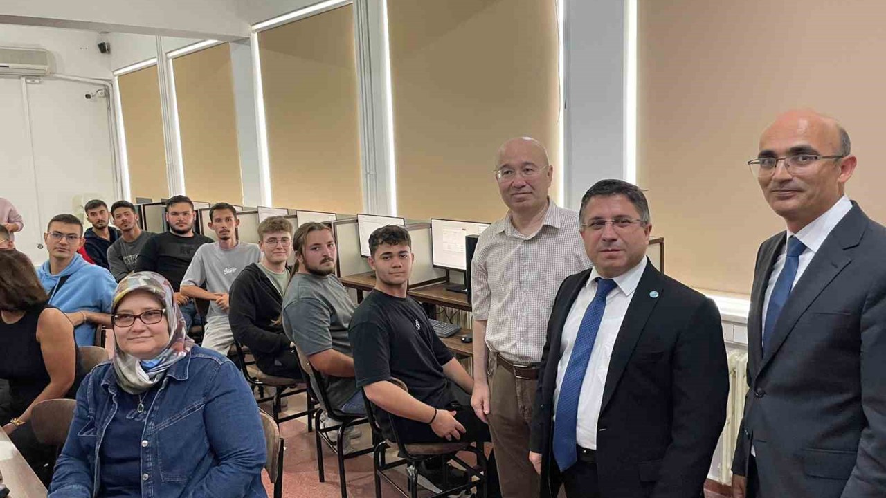 Edremit Meslek Yüksekokulu’nda "Efe Berk Sakin Bilgisayar Laboratuvarı" açıldı
