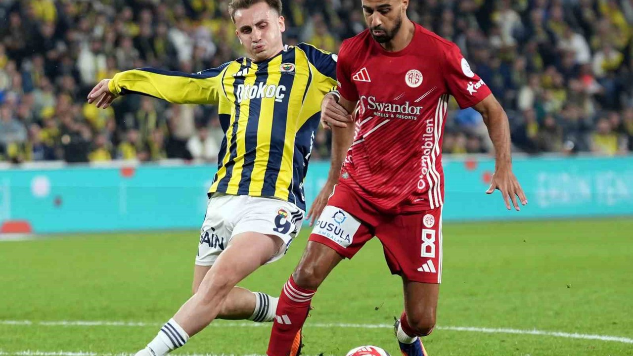 Trendyol Süper Lig: Fenerbahçe: 0 - Antalyaspor: 0 (İlk yarı)
