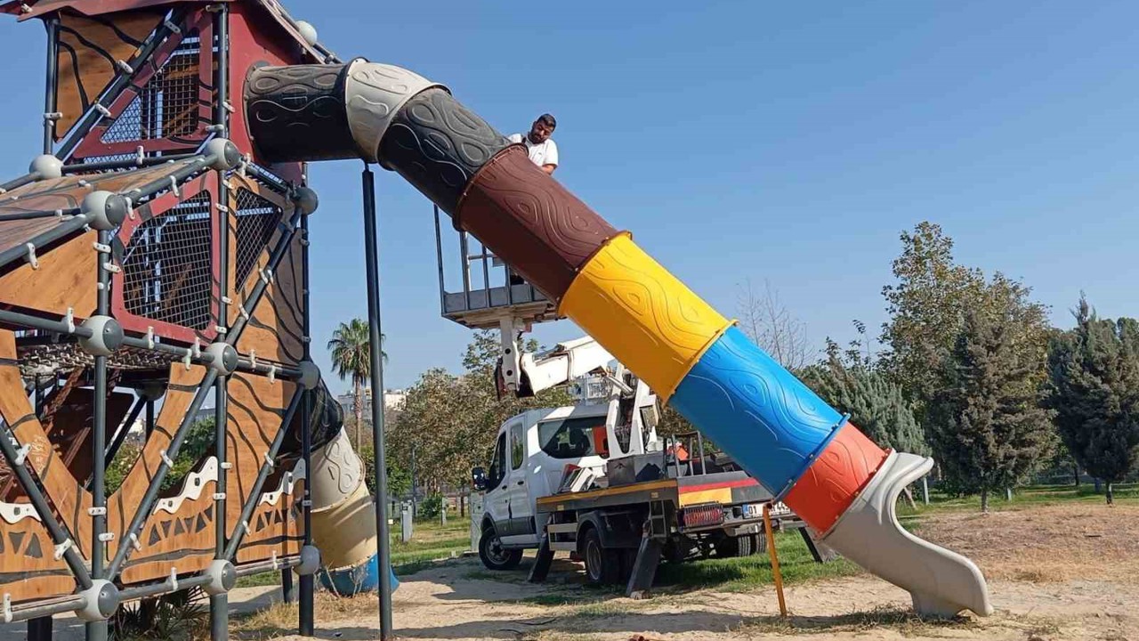 Akdeniz’de parklar yenileniyor çocuklar daha güvenli oynuyor
