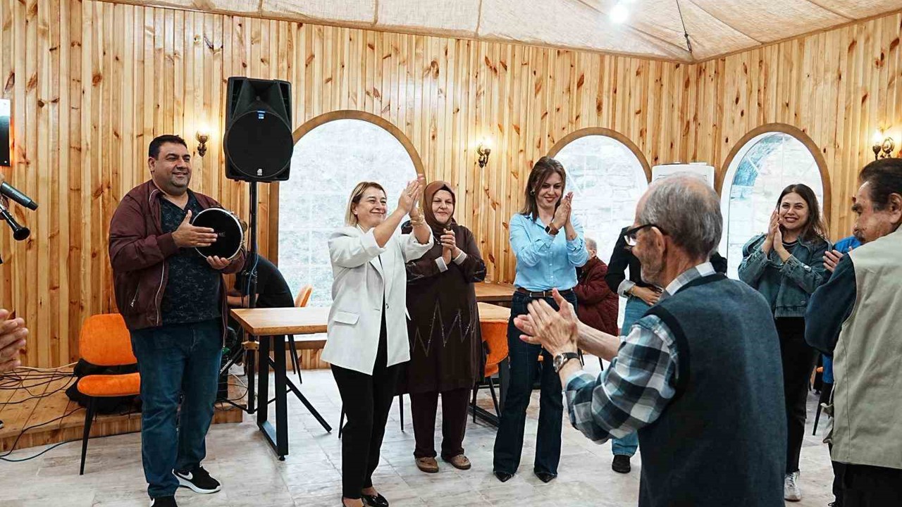 Dünya yaşlılar gününde ‘yaşımız hep 18’ etkinliği
