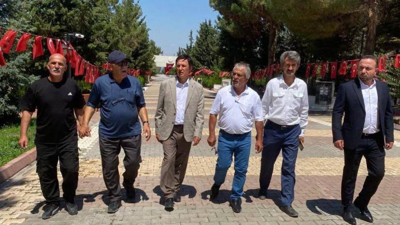 Zafer Partisi Malatya il teşkilatı şehitliği ziyaret etti.