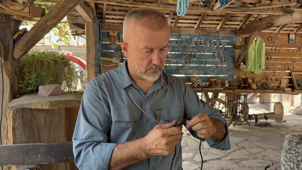 Çocukluk hobisini sanata dönüştürdü
