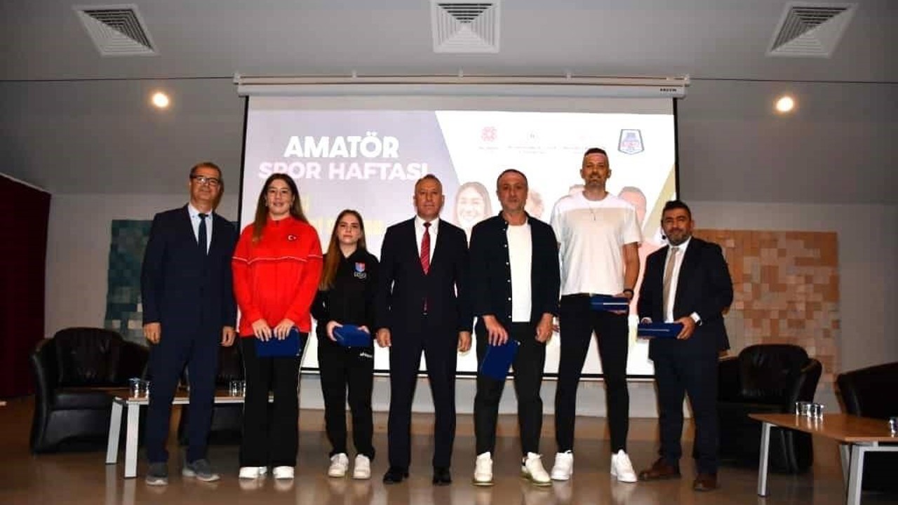 Zirvedeki sporcular öğrenciler ile buluştu
