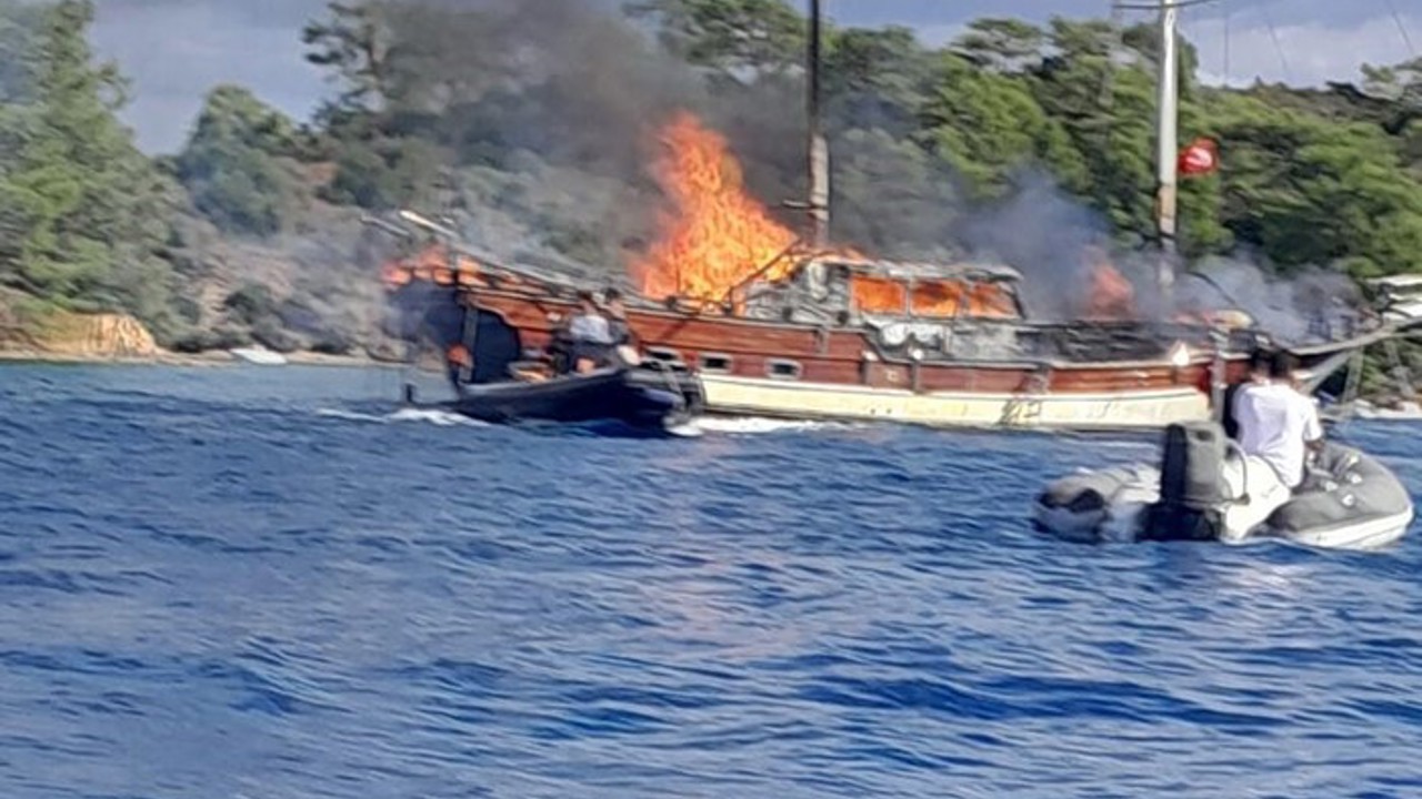 Göcek’te tekne yangını
