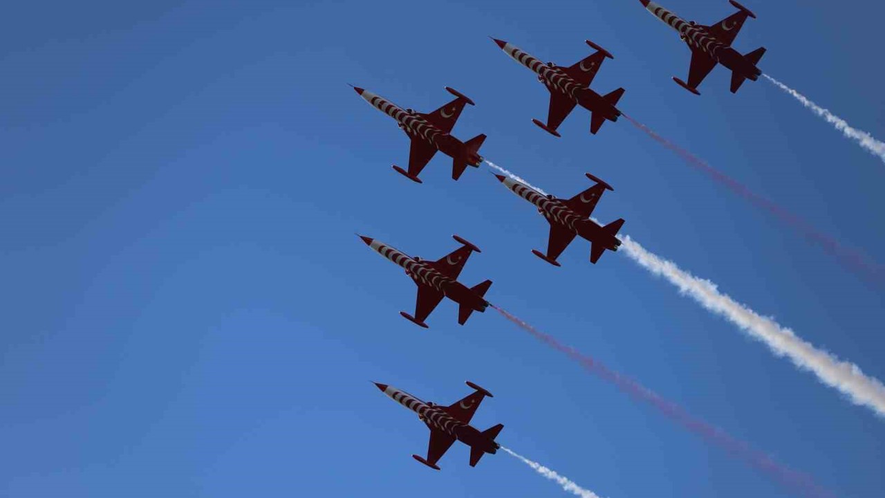 Türk Yıldızları Bandırma semalarında
