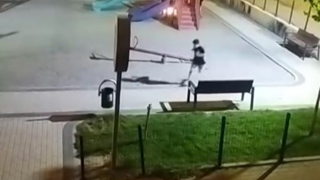 Bursa’da çocuklar oyun parkını ateşe verdi
