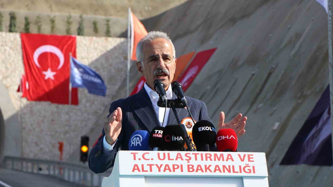 Bakan Uraloğlu: "Badal Tüneli’nin kıymetini uzun yol şoförlerimiz bilir"
