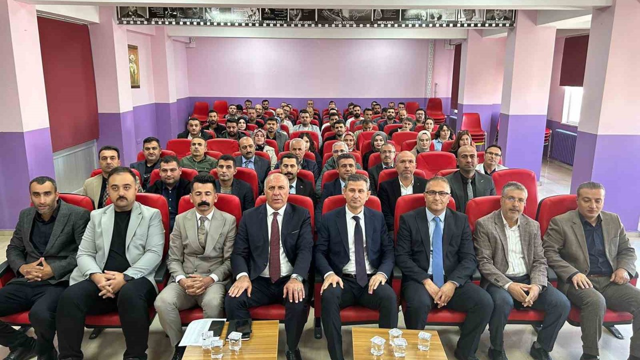 Bulanık’ta okul müdürleri istişare toplantısında bir araya geldi
