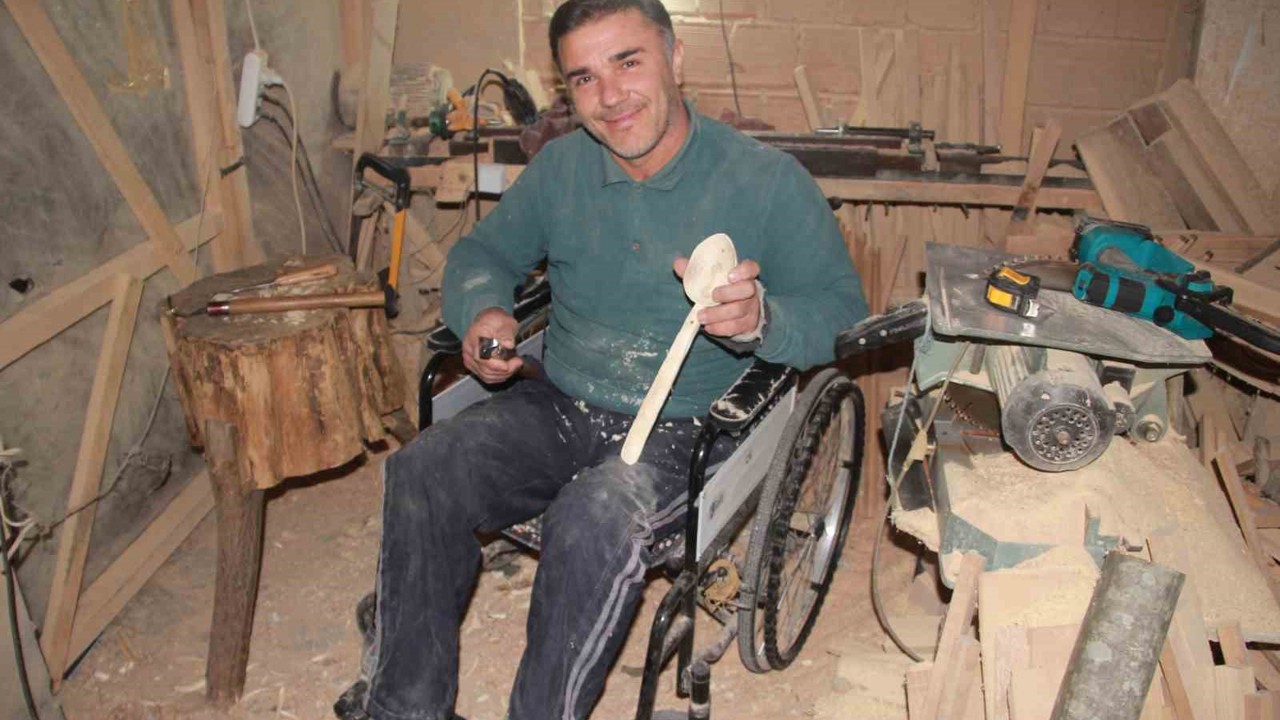 Tekerlekli sandalyeye mahkum kaldı, hayata küsmedi
