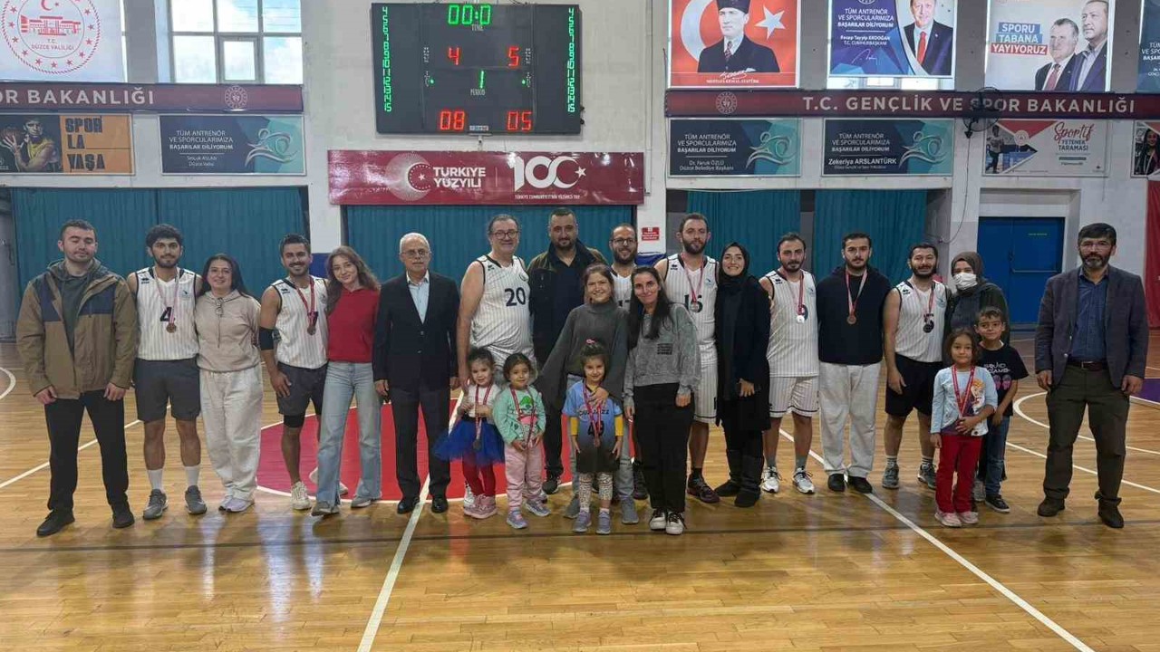 Basketbolda üniversite a takımı şampiyon
