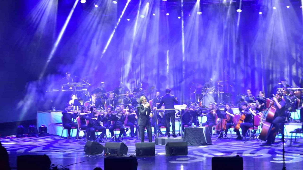63. Uluslararası Bursa Festivali’nde Fettah Can rüzgarı
