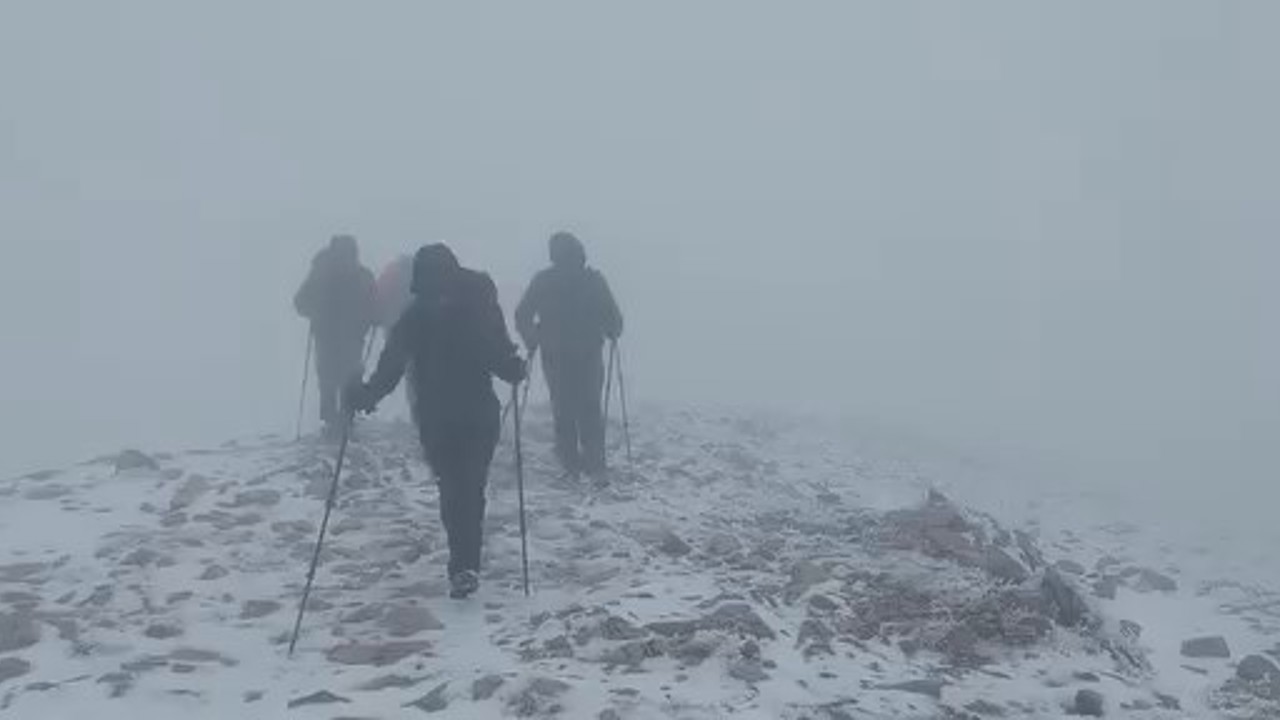 Uludağ’da yılın ilk karını zirvede kutladılar

