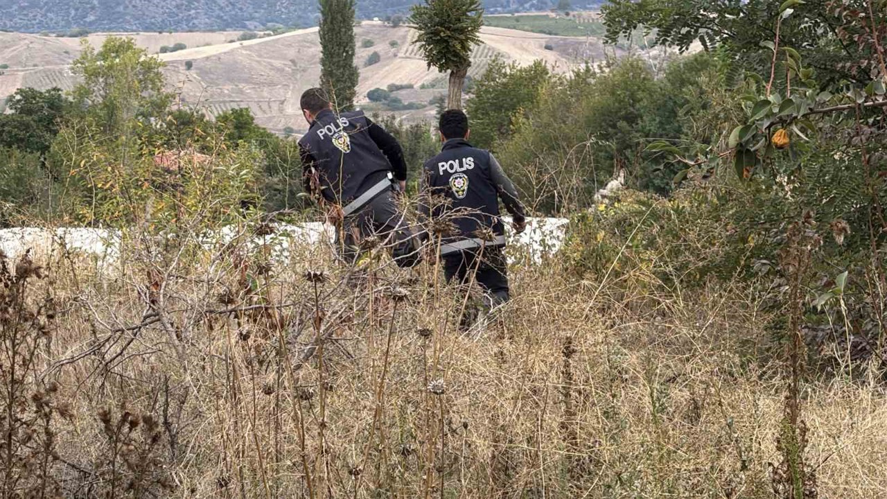 Tokat’ta uygulama noktasında kaçan göçmen konteyner altında yakalandı
