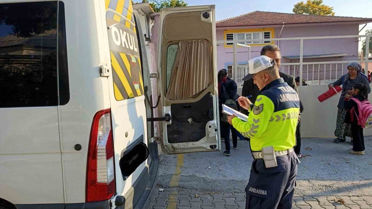 Söke ve Sultanhisar’da okul servislerine jandarma denetimi
