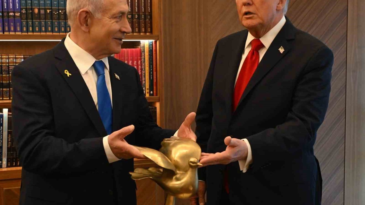 Netanyahu, Trump’a "Altın Güvercin" hediye etti
