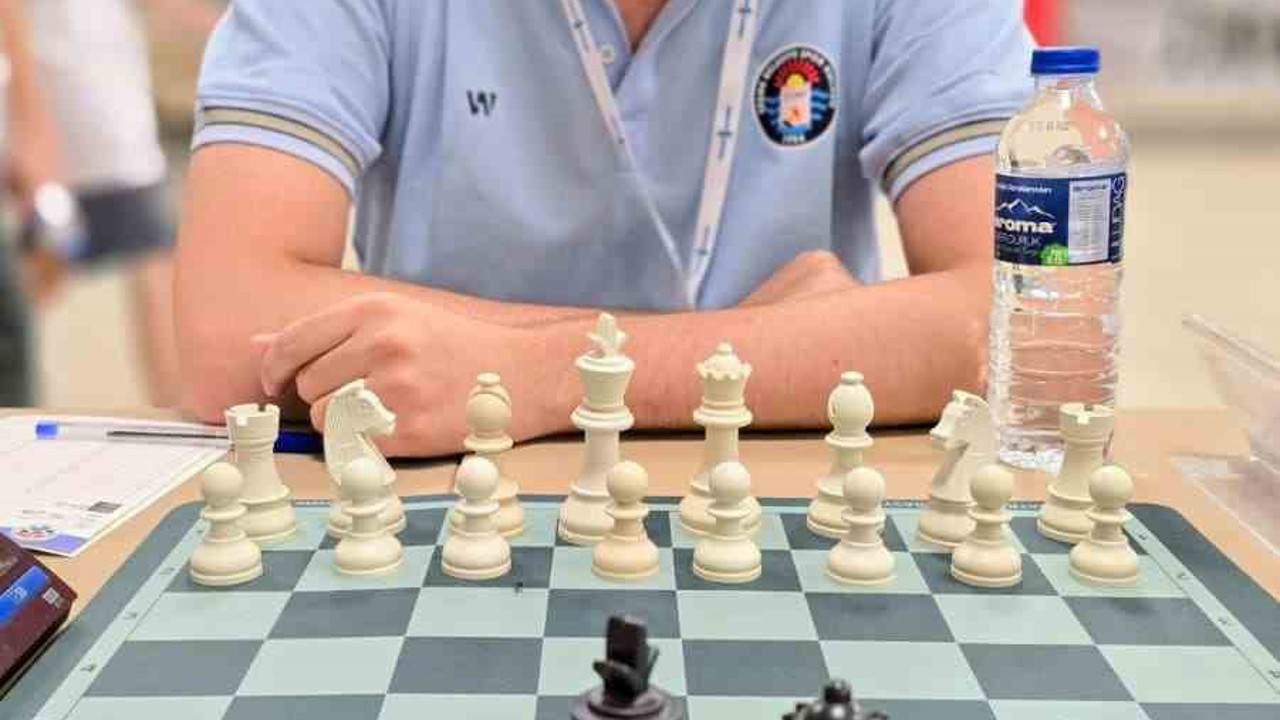 Satranç sporcusu Talat Yıldız, CM unvanını kazandı
