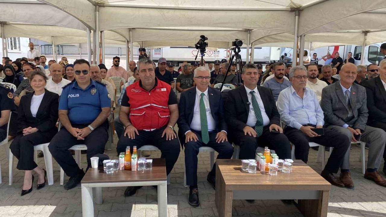 Adana’da deprem mağduru çiftçilere Kızılay’dan destek
