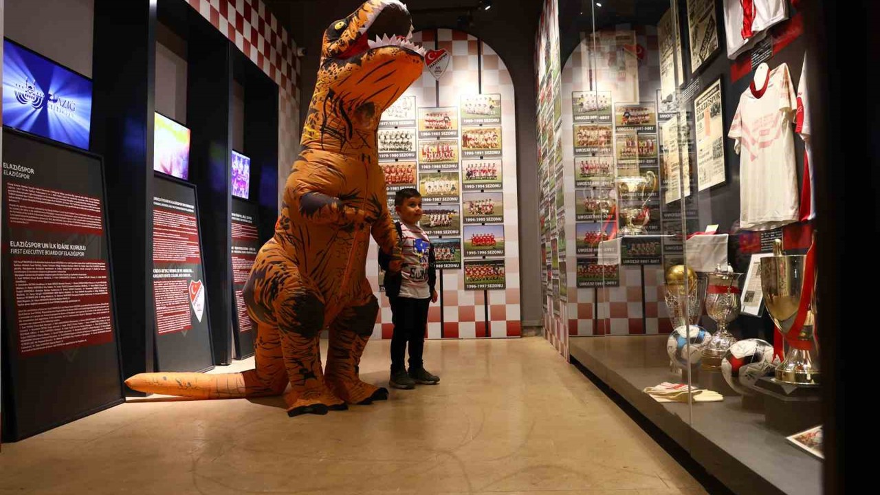 Elazığ Kent Müzesi’nde dinozor sürprizi: Ziyaretçiler gözlerine inanamadı
