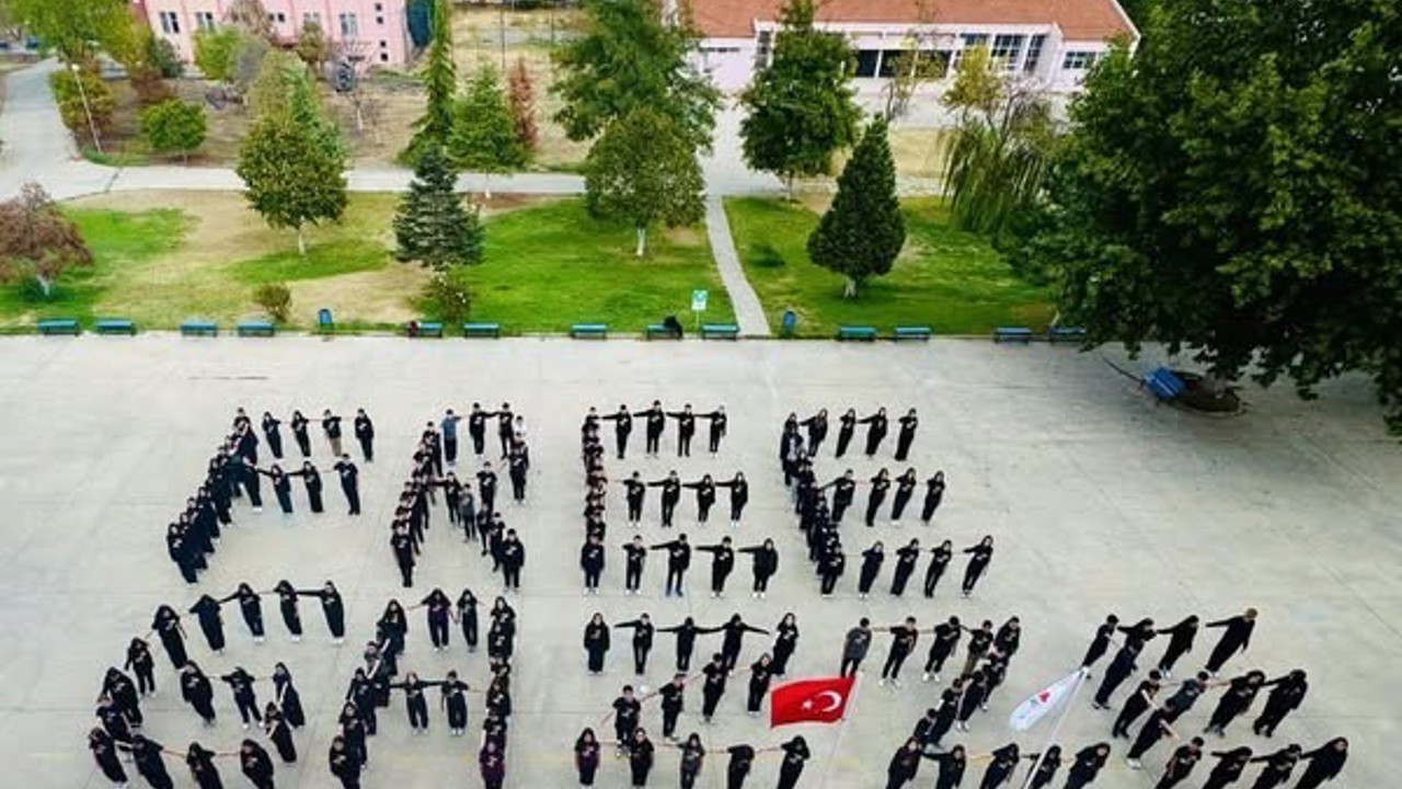 Salihli’de gençlerden Gazze’ye destek
