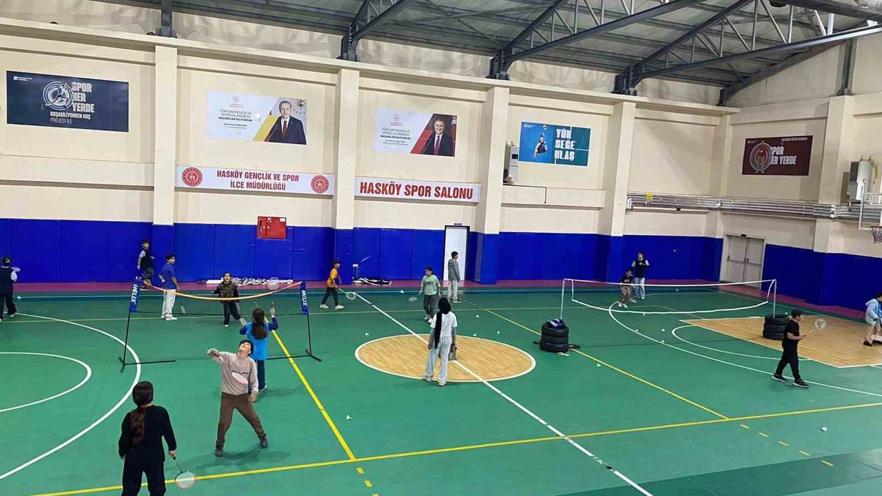 Hasköy’de badminton antrenmanları yoğun katılımla sürüyor
