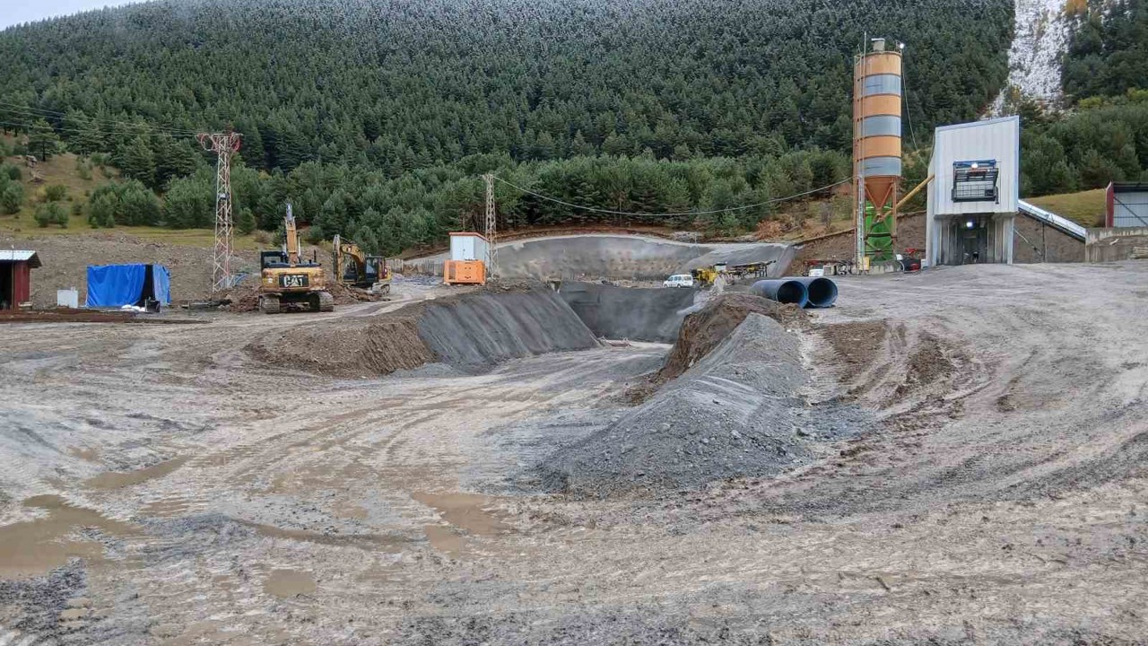 Ilgar dağı tünelinde çalışmalar iki ayrı noktadan sürdürülüyor
