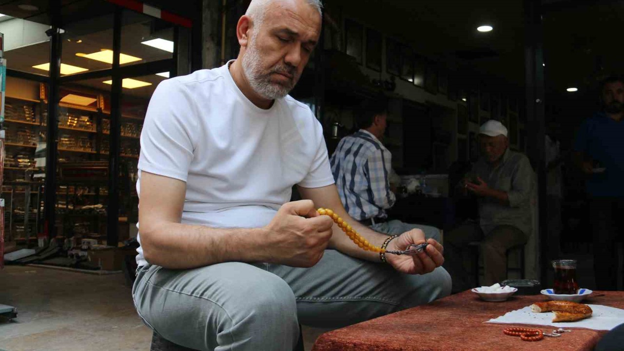 Fiyatı 10 bin doları bulabiliyor, tespih sevdalıları borsasında buluşuyor
