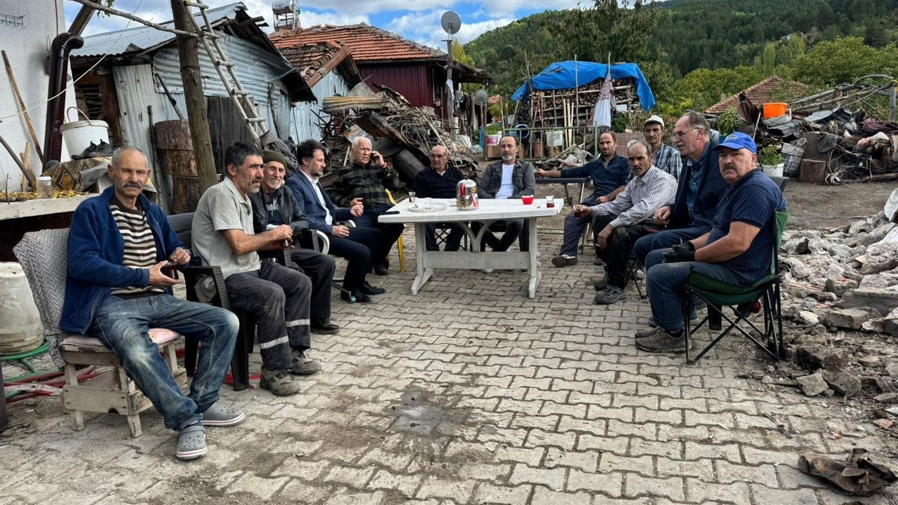 AK Parti Gediz teşkilatı, yangın mağdurlarıyla bir araya geldi
