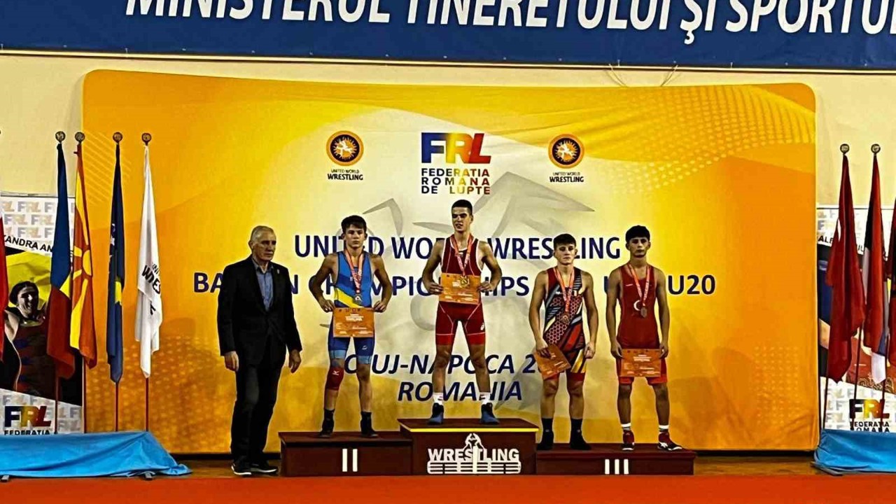 Bursalı güreşçilerden 2 madalya
