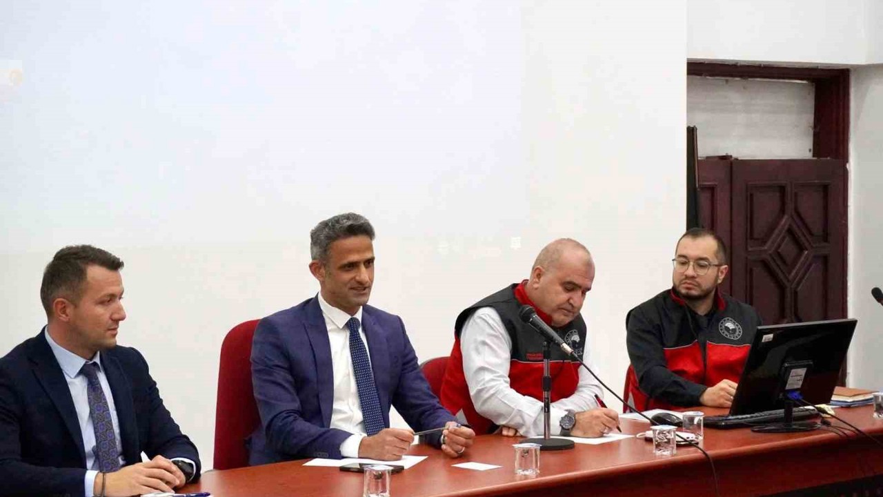 Çaycuma’da kahverengi kokarca böceğiyle mücadele toplantısı yapıldı
