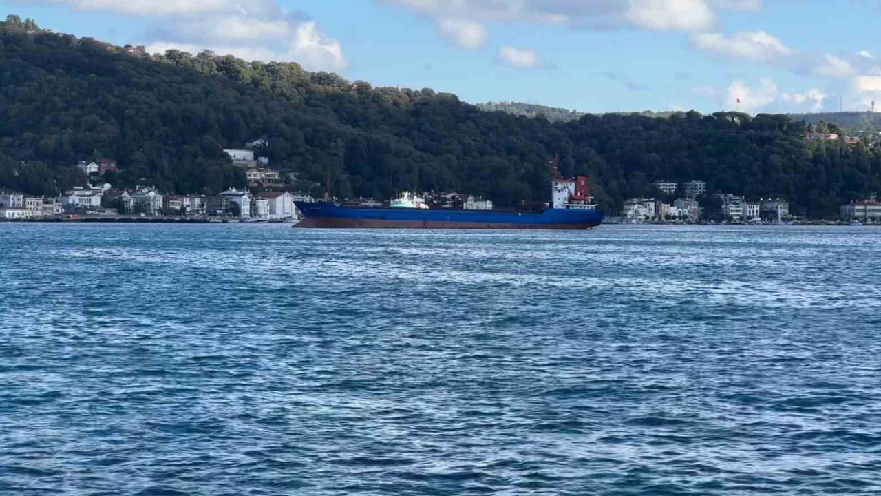 İstanbul Boğazı’nda kargo gemisi motor arızası yaptı
