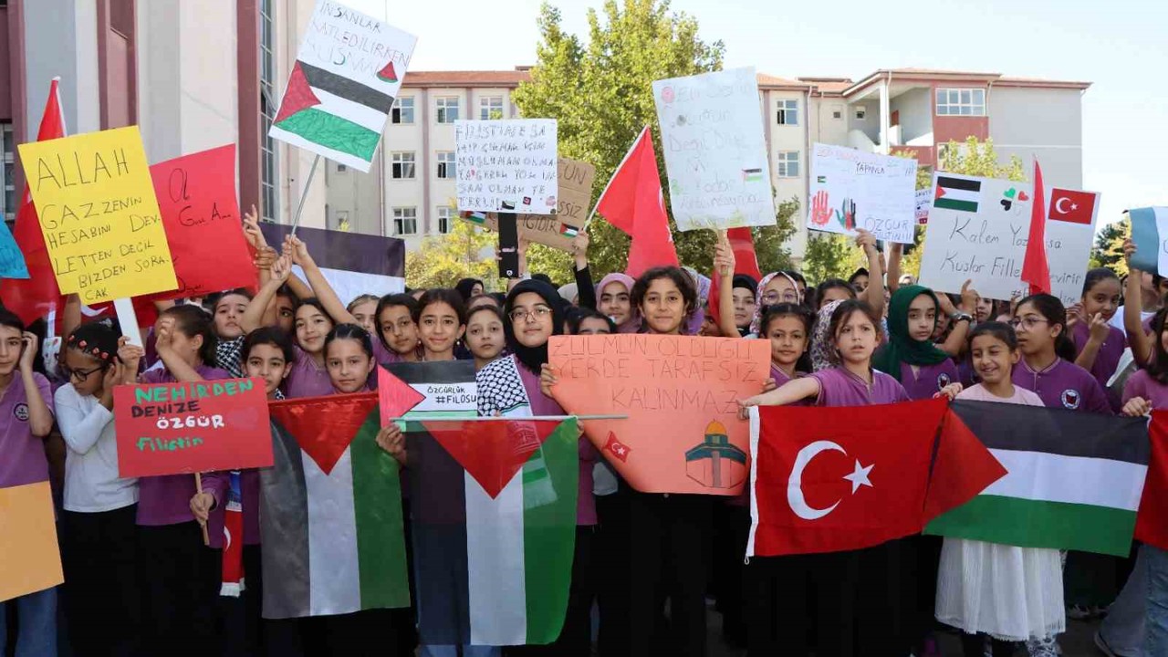 Öğrencilerden Filistin için farkındalık etkinliği
