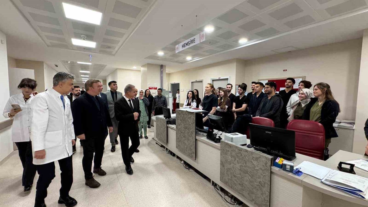 Vali Aydoğdu, hastaları ziyaret etti
