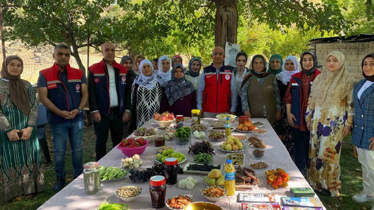 Tarım ve Orman Müdürü Şenverdi, kadın çiftçilerle bir araya geldi
