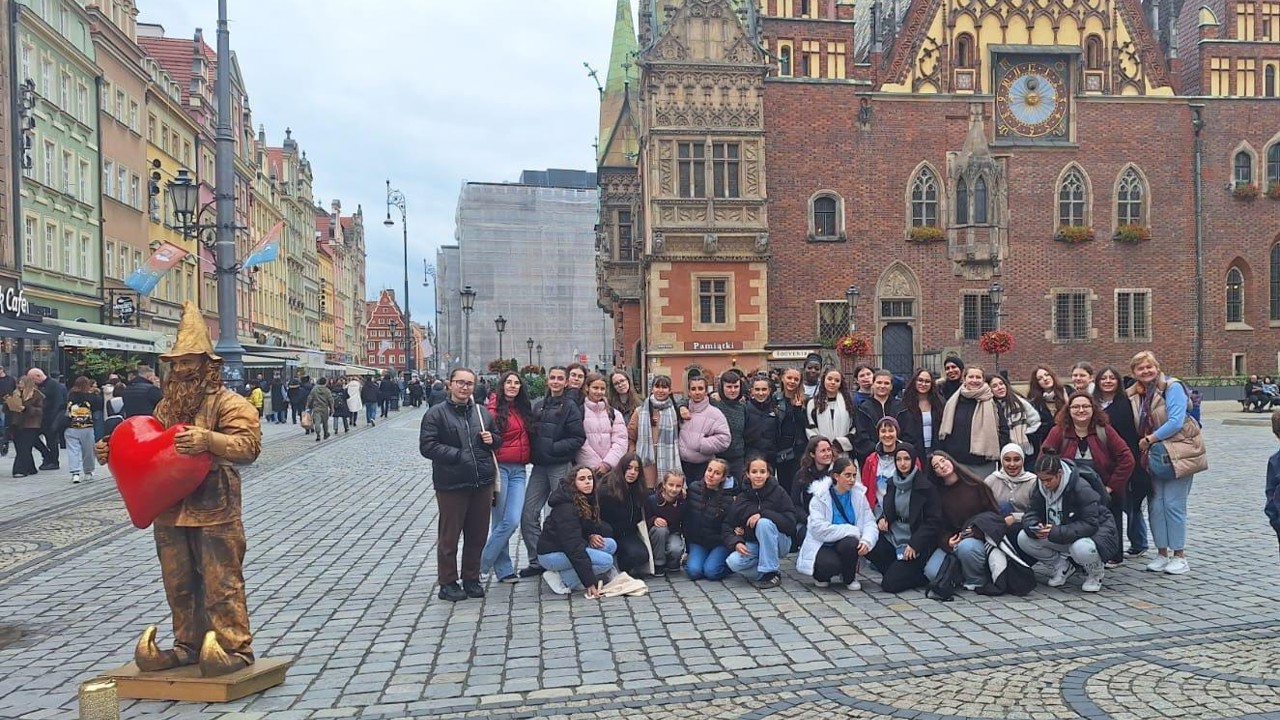 Nilüferli kız çocukları Polonya’da farklı kültürlerle buluştu

