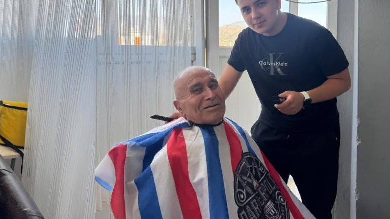 Liseli gençler, yaşlı çınarların saç bakımlarını yaptı
