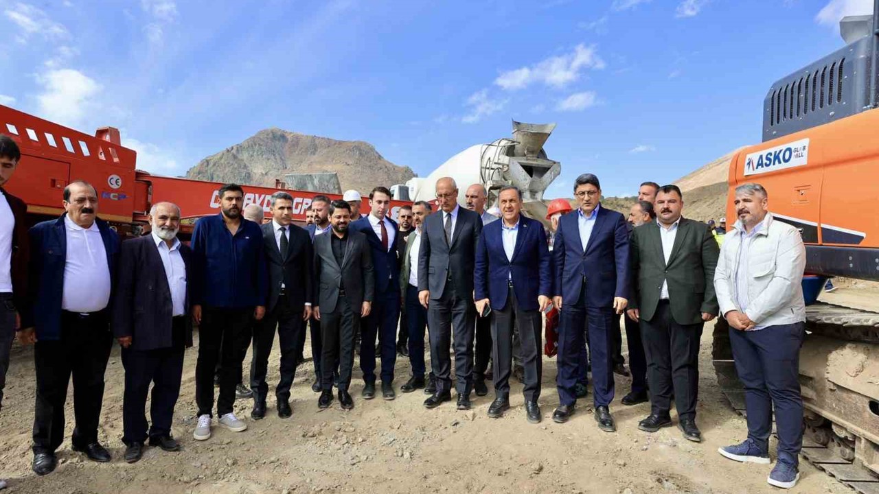 Vali Usta, AFAD konutlarını inceledi
