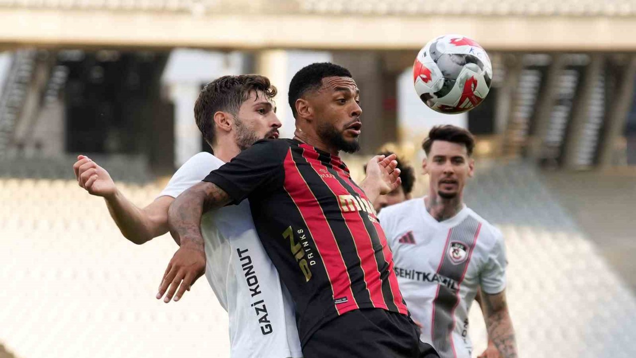 Trendyol Süper Lig: Fatih Karagümrük: 0 - Gaziantep FK: 0 (İlk yarı)

