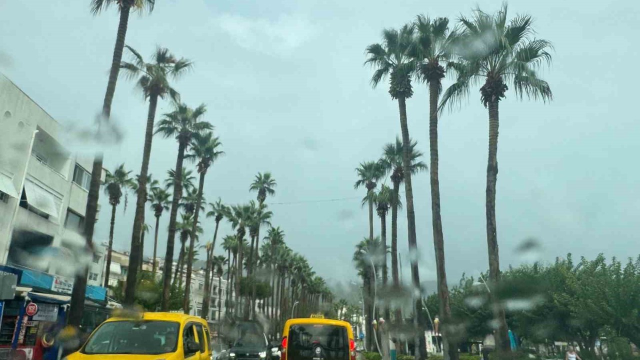 Marmaris’e sonbaharın ilk yağmuru düştü
