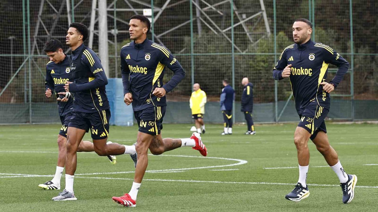 Fenerbahçe, günü iki antrenmanla tamamladı

