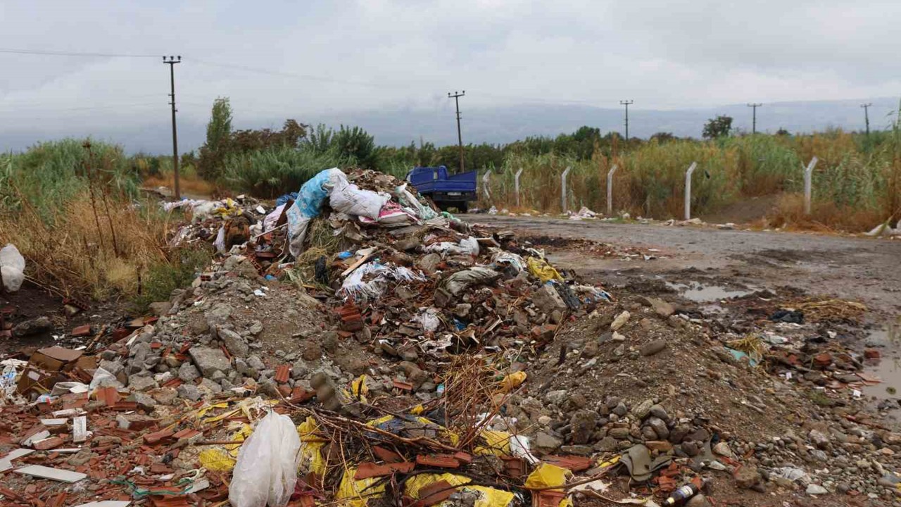 Umurlu’da çöp sorunu
